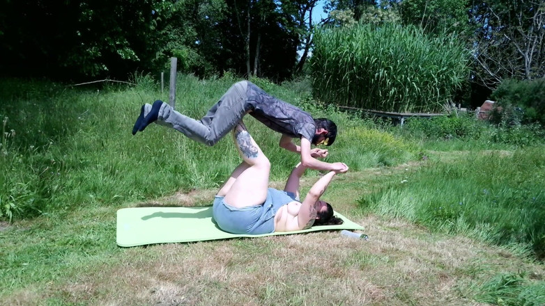 BBWorking: Strong Wife Workday - Strong BBW Uses Her Man as Leg...