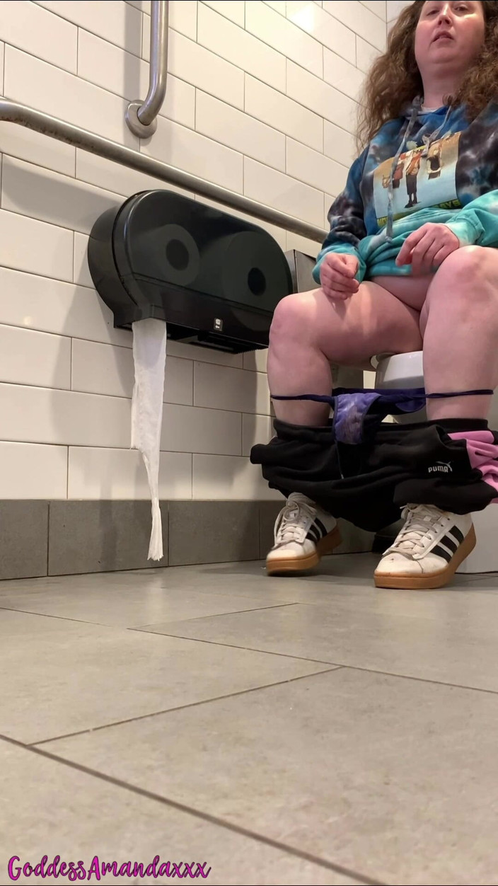 Goddess Amanda: Dikke Kut Plassen in Openbare Toiletten