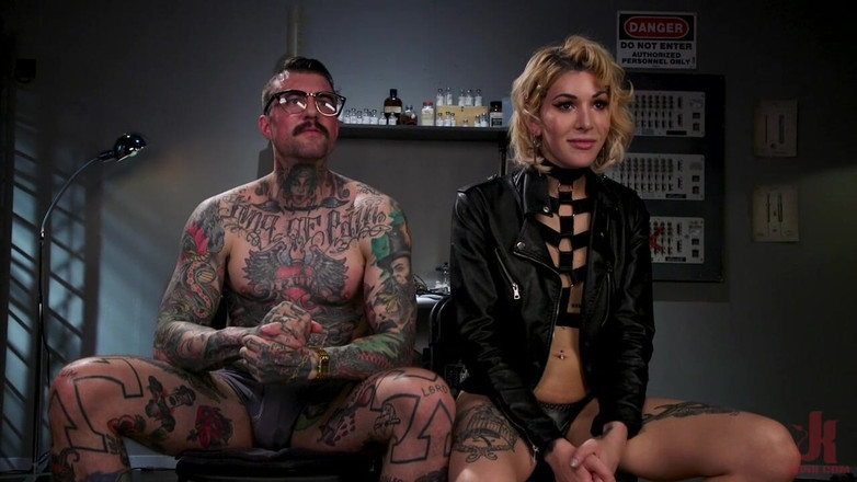 Kink TS: İtaatkar a.i. - seksi ryder monroe alaycı bilim adamı tarafından cezalandırılıyor