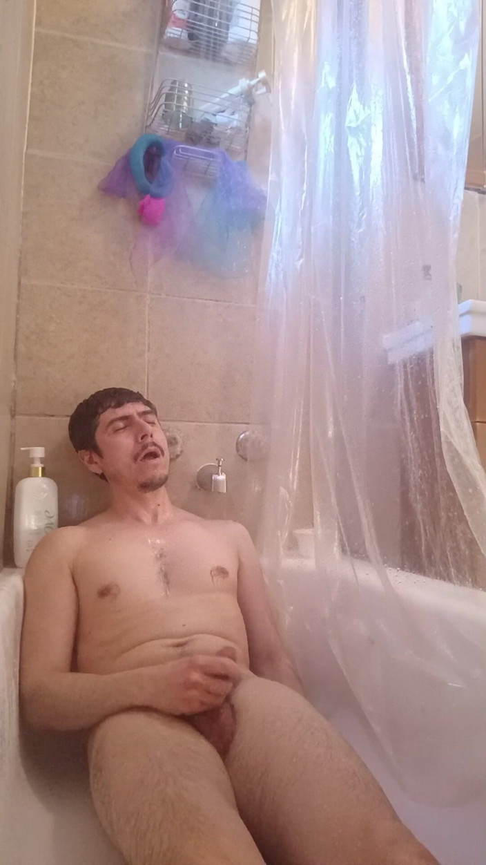 Tabasco Jake: Handsome Man Explodes Thick Cum in the Bathtube