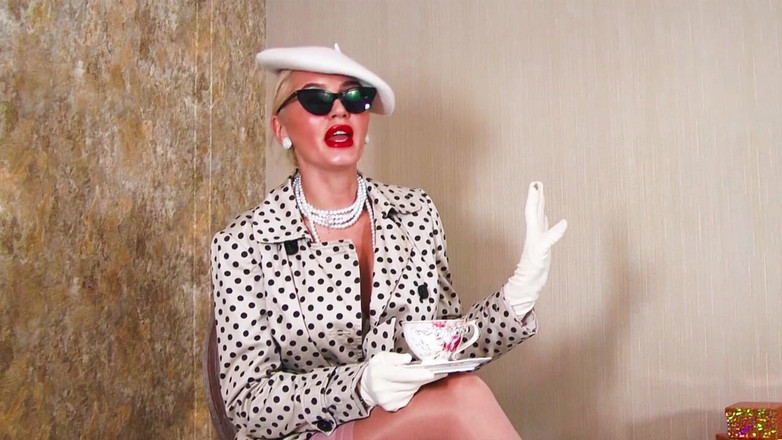 Goddess Celine: Külotlu çoraplı kadın egemenliği 31 talimatı