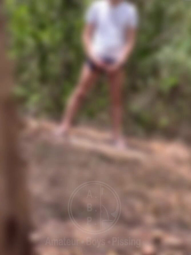 AmateurMates: Amateur Boy Caught Peeing in the Woods