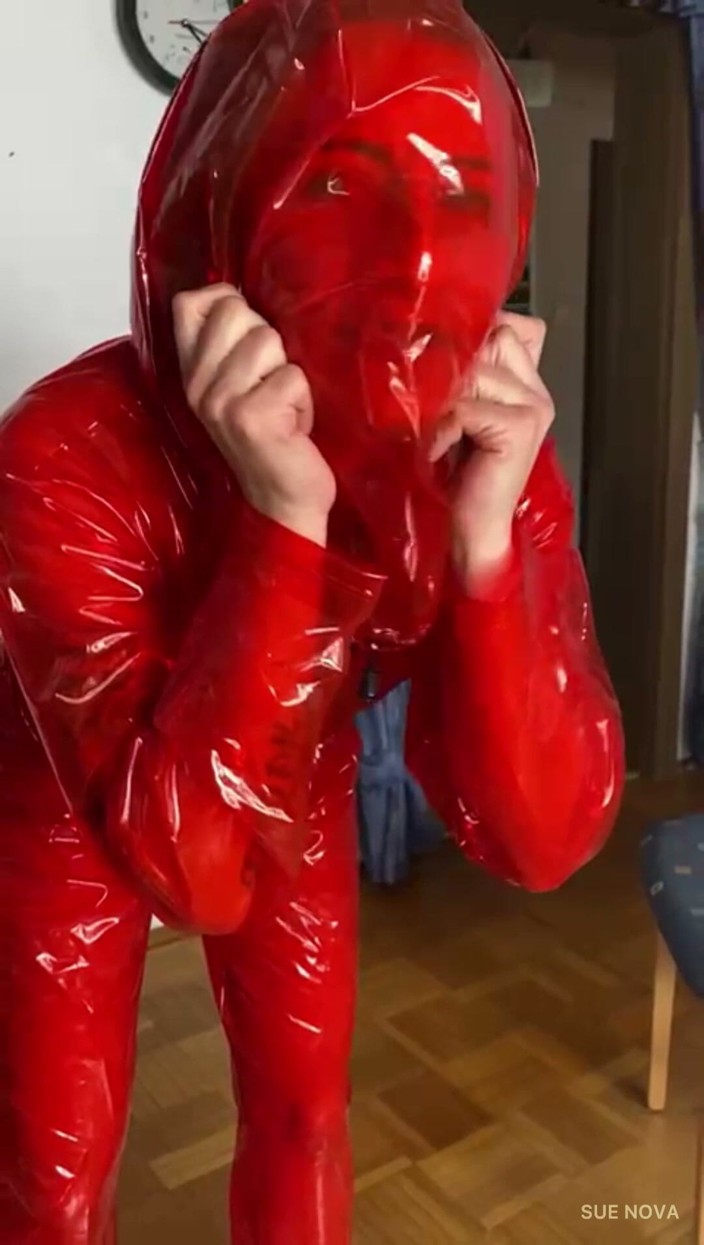 NoMainstream Studio by Sue Nova: From Dirndl to Pvc One-piece