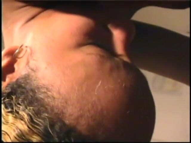 Porncentro: Sexy young black chicks take turns giving guy head