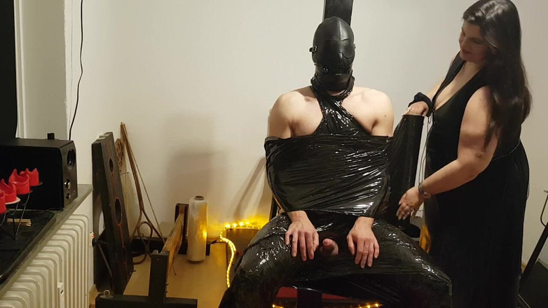 DOMINATRIX6: Foil bondage slave parte 2 - film imbragato mummificato e portato al...