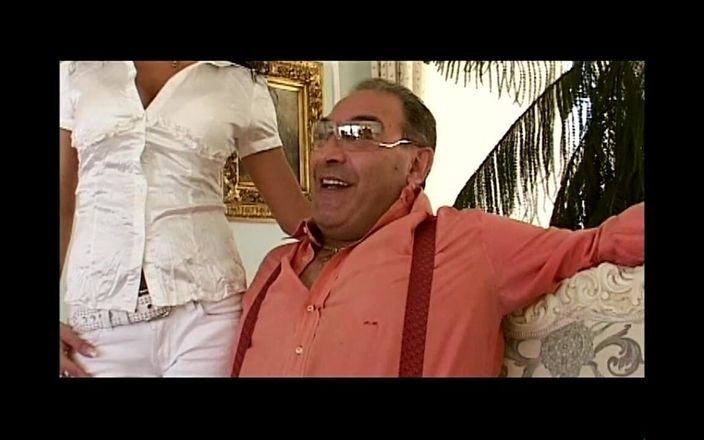 Xtime Network: Une rousse sexy à forte poitrine se fait enculer
