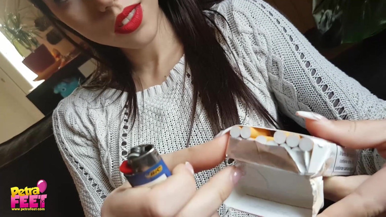 Smokin Fetish: Fantastic brunette babe loves cigars so much