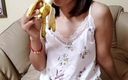 Cee_cute: Heißes sexy zierliches asiatisches brünettes mädchen blowjob-banane