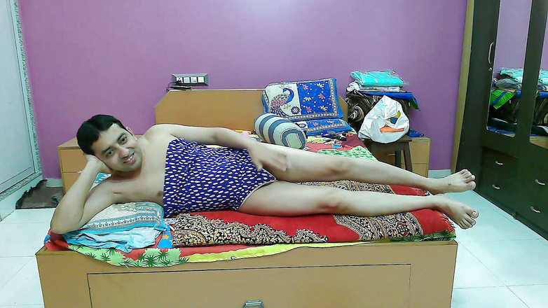 Cute & Nude Crossdresser: Sissy travestie sexy, femboy, sucette douce en maillot de bain...