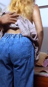 Chica estudiante del pueblo indio y sexo indio con maestro