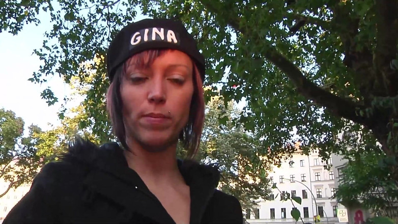 Old & Young: Джина і дві лесбіянки облизують пальцями