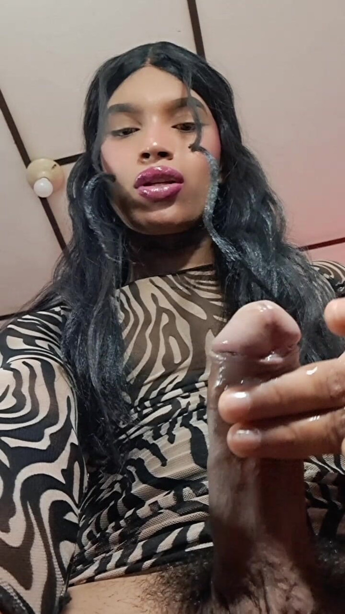 Valera Toro: Mijn harde lul klopt tot ik hete melk laat ontploffen