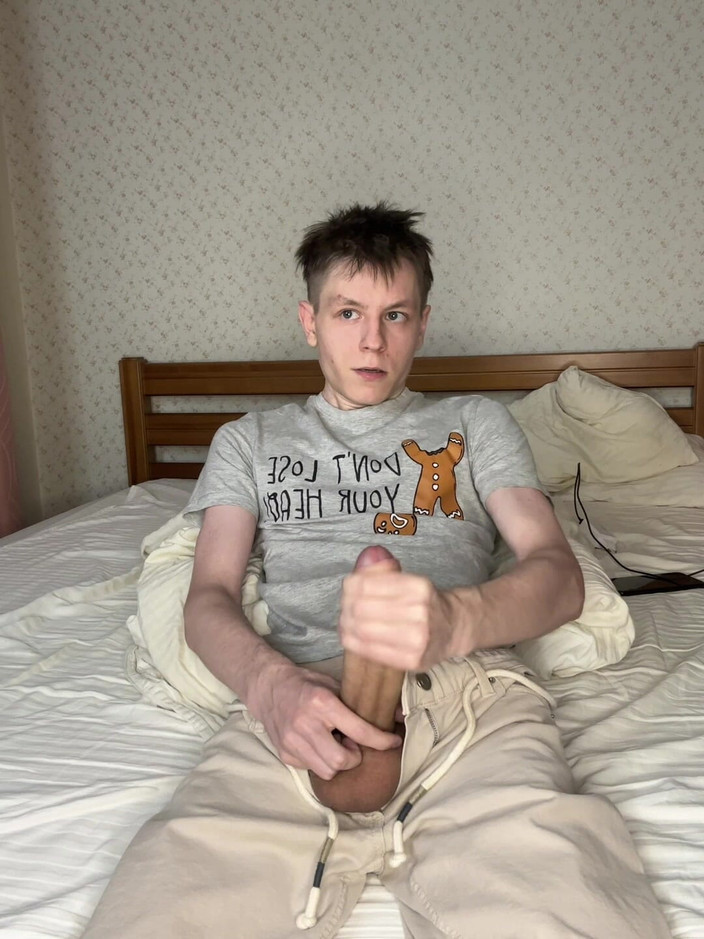 Morflot24: 三天的禁欲在 twink 床洪水中结束