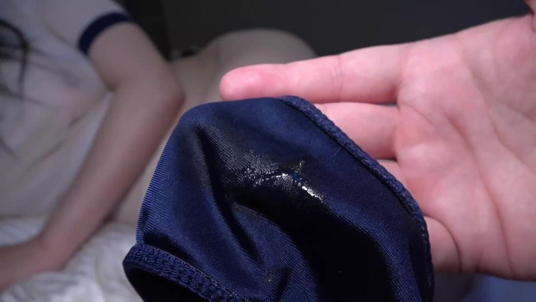 Raptor Inc: Cewek sange ini suka banget jilat kontol dengan g-cup alami...