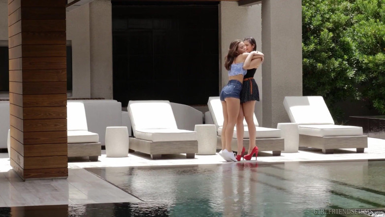 Girlfriends Films: Lana Rhoades a kamarádka Violet Starr pohltí každý centimetr - GirlfriendsFilms