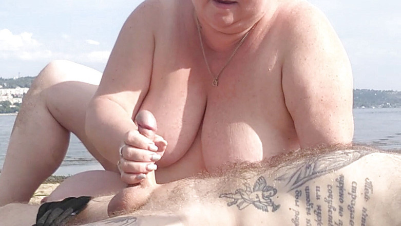 Zona901: Melancap dan menghisap zakar di pantai 4