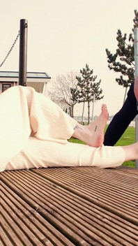 210 Footjob inaspettato