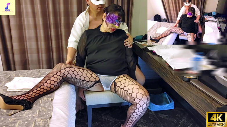 tom900: A Voluptuous Masochistic Mature Woman in Her Fifties Receives Caresses...