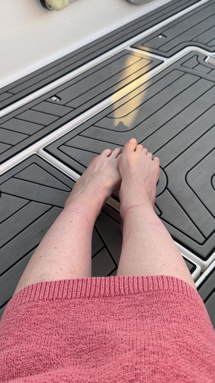 LizaVirgin: I'm Playing with My Legs