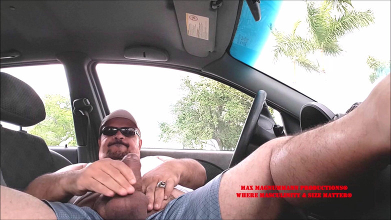 Max Magnummann: Hung max玩弄他的大肉