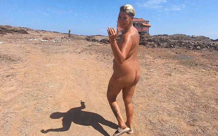 bekycarril: 当我们在蓝天下赤身裸体行走时，快速射在嘴里