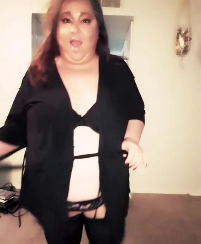 BlancaGirlBBW: 我的房子看...大声 笑