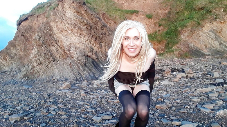 The Midnight Minx: ThemidNightminx позирует на пляже