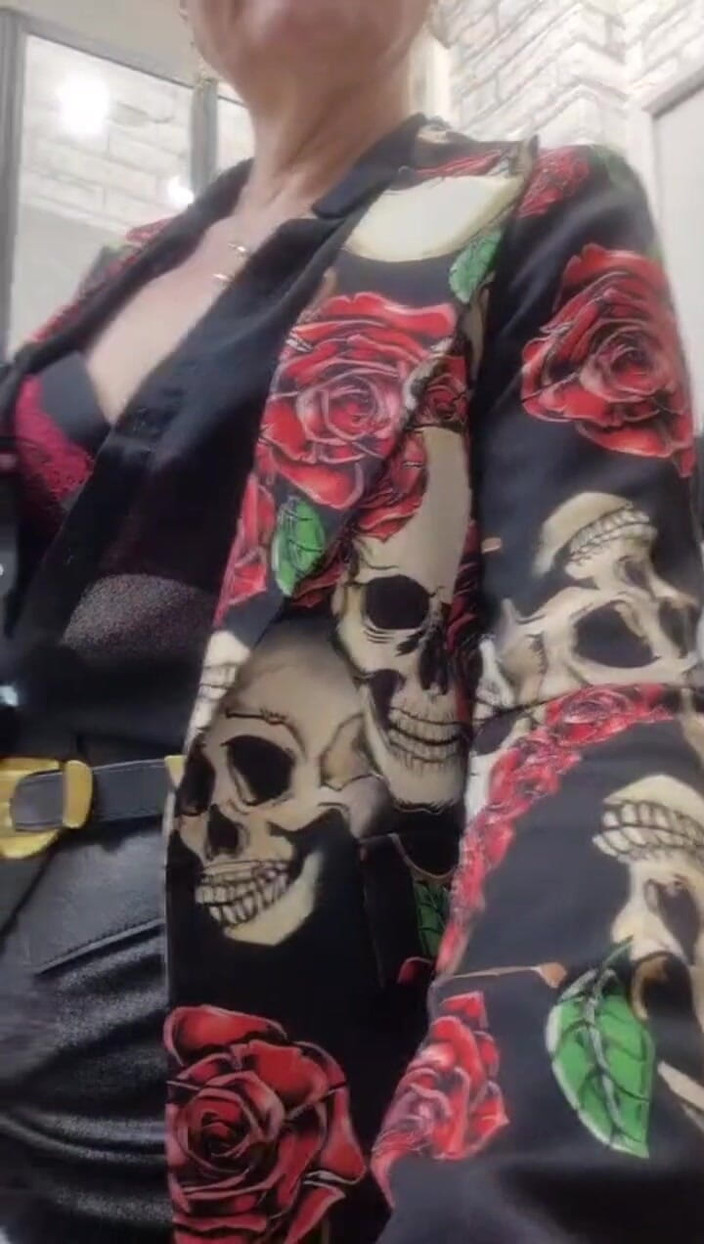 Sofy13: 안녕하세요, 섹스를 사랑하는 음란하고 성숙한 MILF를 만나러 오셨습니다