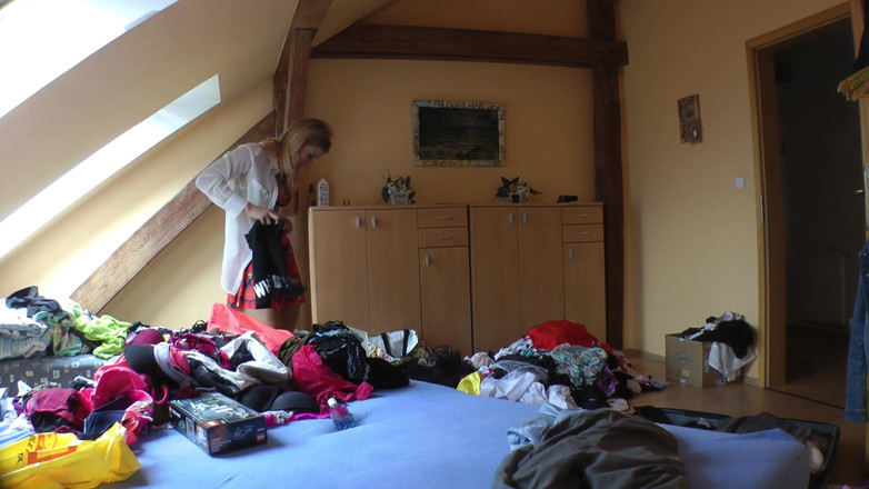 Leon Lambert Girls Twerk Parties CFNM: สาวน่ารักใส่เสื้อยืดตัวใหญ่บนเตียง