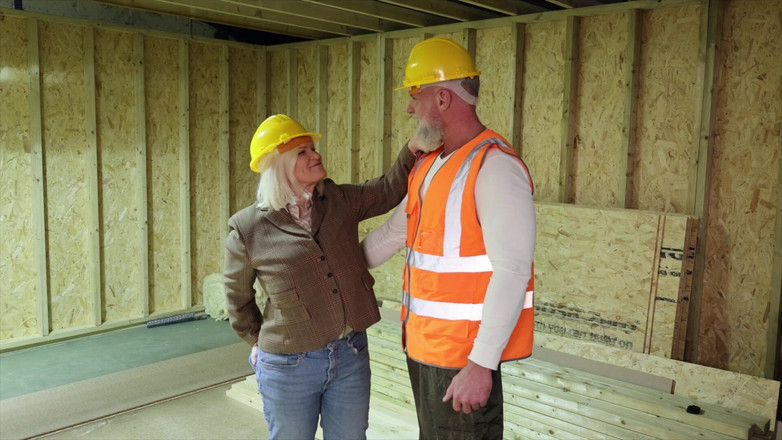 Lacey Starr productions: Construção de relações