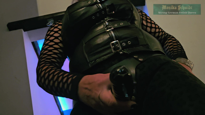 Strict Senz: 내 자지 오럴을 숭배하는 Monika Schmidt POV