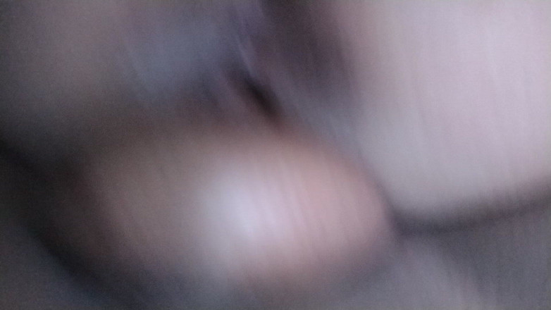 AngyAmazon: 내 흑인 황소가 내 후장을 퍼뜨리고 내가 쪼그리고 앉는 동안 나를 거칠게 따먹어