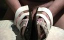 Carmen_Nylonjunge: Las zapatillas cachondas