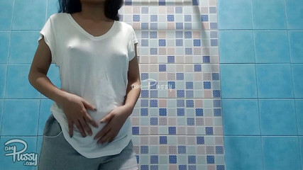 AmPussy: Adorable teen Filipina takes shower