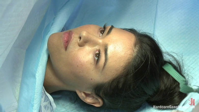 Hardcore Gangbang by Kink: Le fantasme de malpratication médicale de Dana Vespoli se réalise !
