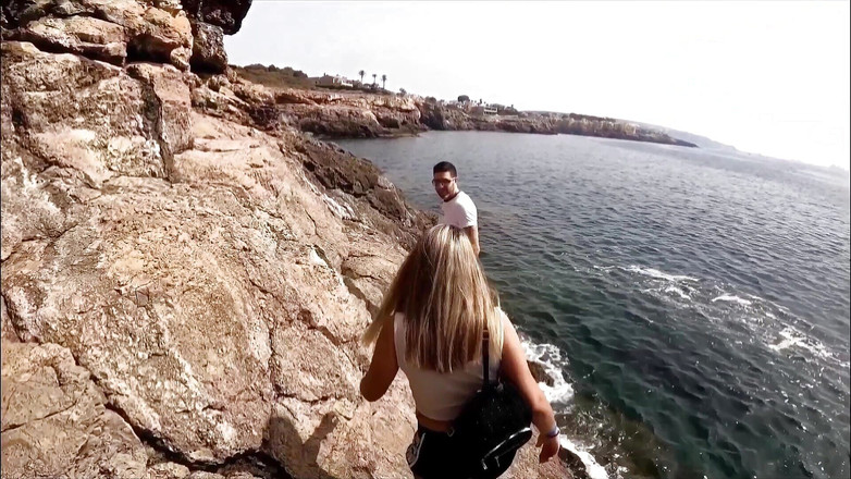 Mancheguitos: En marchant, nous avons trouvé l’acteur célèbre que nous avons...