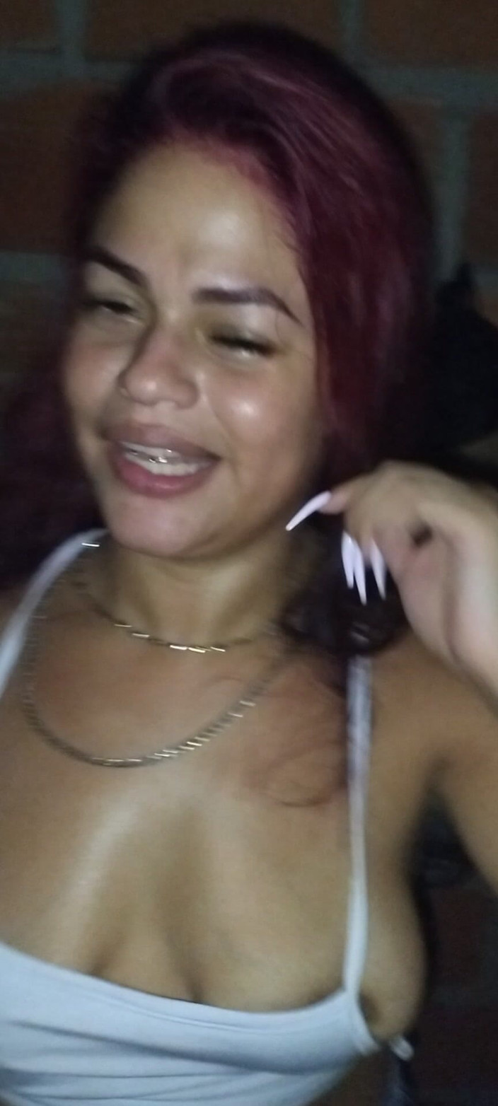 AngyAmazon: Mio marito non sa che sono a casa del vicino...