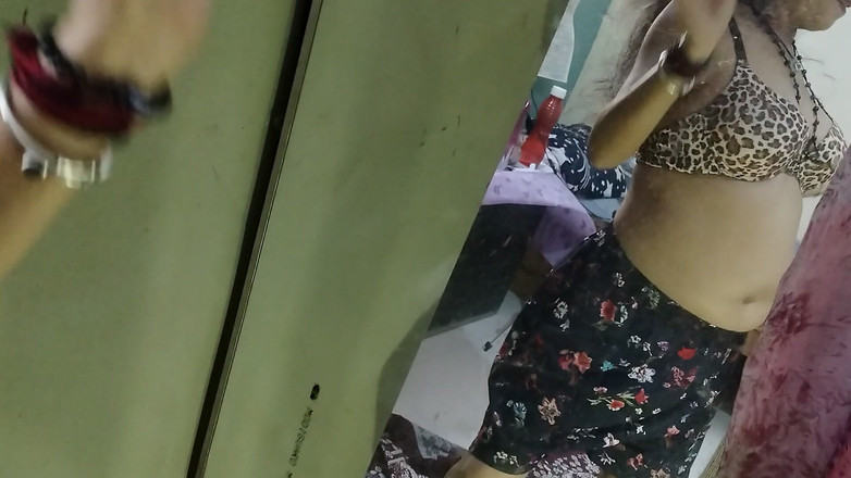 Xoxo Times: भारत सेक्सी महिला नग्न नृत्य धीमी गति में हिंदी गीत हॉट चूत