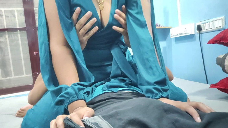 Vaigavarun Feet romance: Romance sentado en el pecho