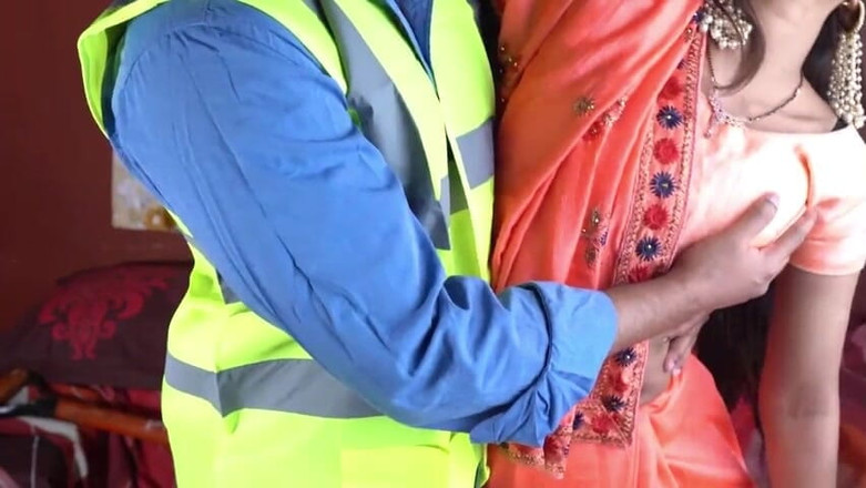 ADM111AG: घर के कर्मचारी के साथ देसी भाभी का सेक्स