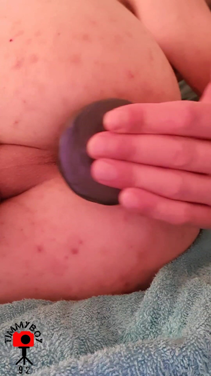 Timmyboy: Timmyboy92, femboy joue avec un gros plug anal