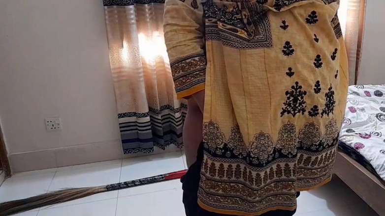 Aria Mia: Une tatie Depali se fait baiser par son beau-fils quand...