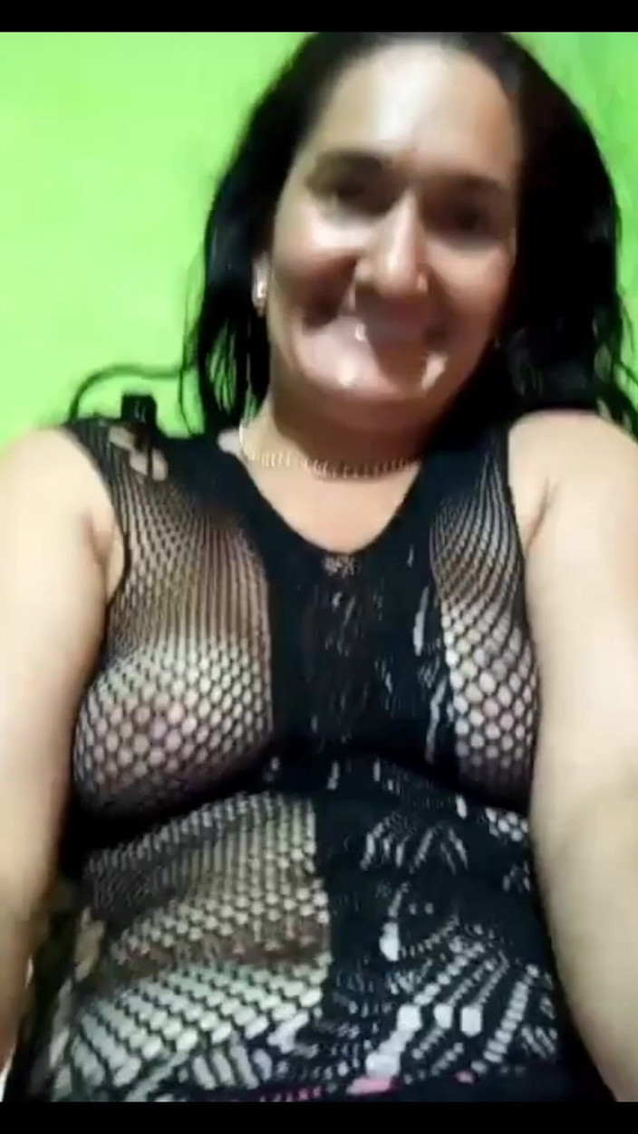 Anny Scorcia: Follo con una carota tra il mio ano P2