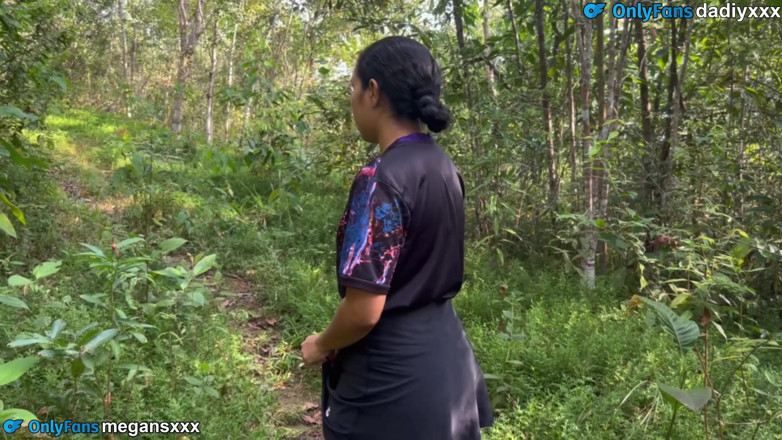 MeGanSxx: Aku dientot semalam sih sama orang asing di tendaku!