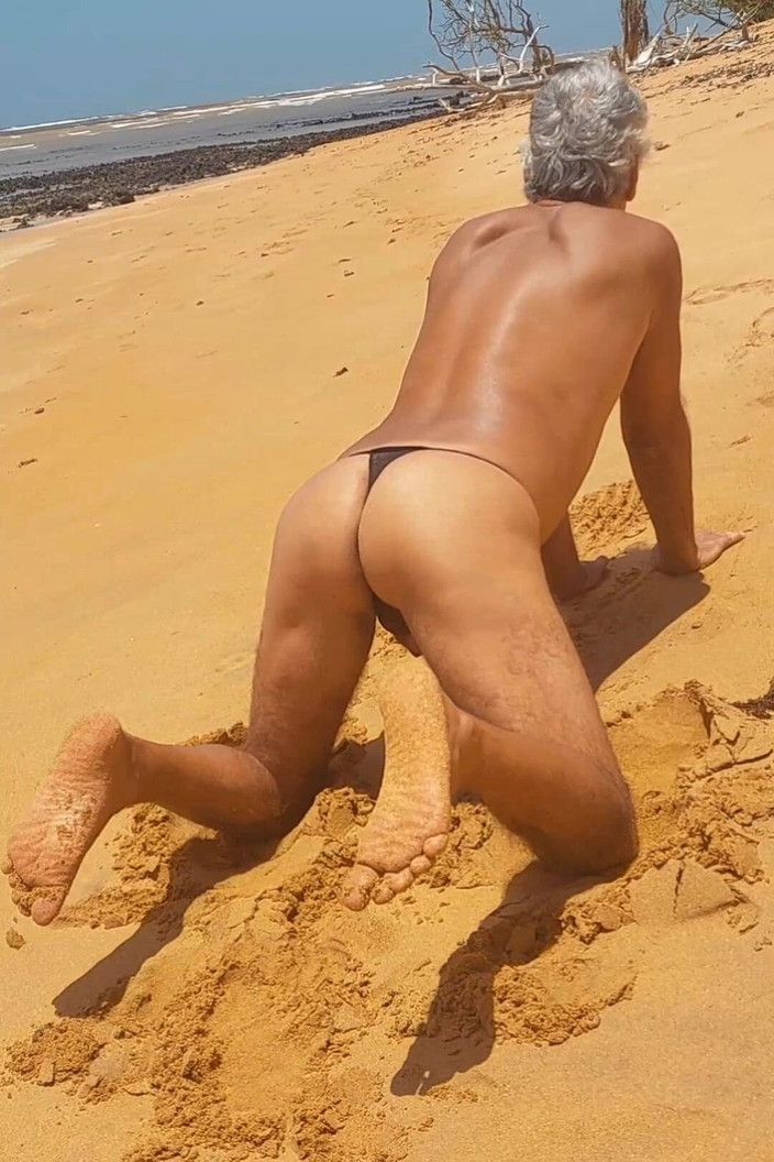 Ladysilvas: Ледісільва на пляжі дуже гаряча в трусиках