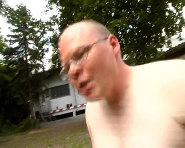 Enjoy German porn: Người Đức hư hỏng teed này thích đụ già và trẻ ngoài...