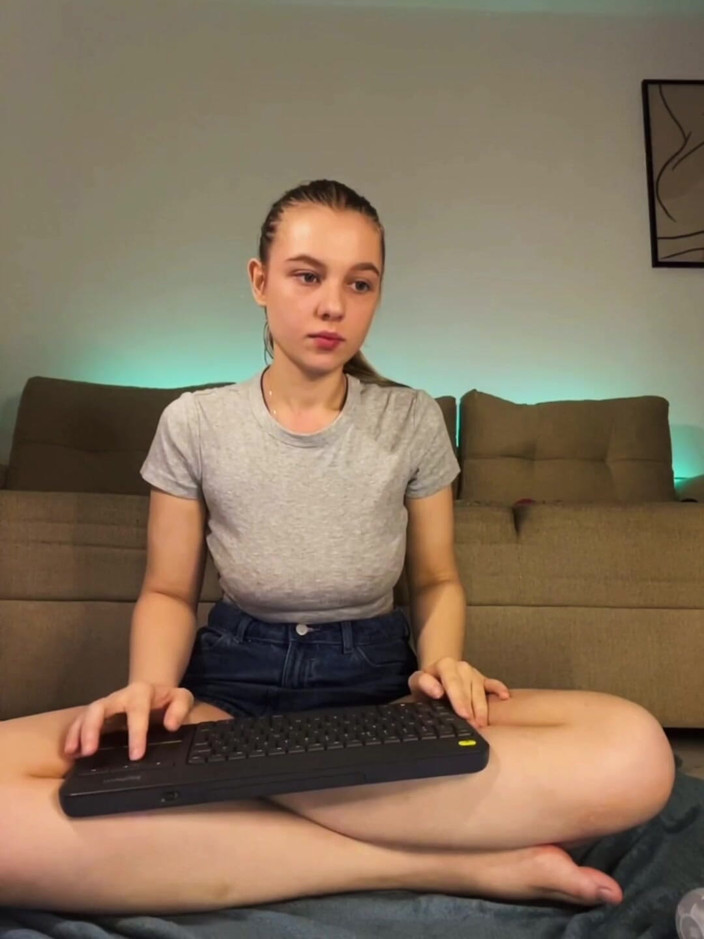 JuiceLussie: Anální šukání s obrovským ptákem