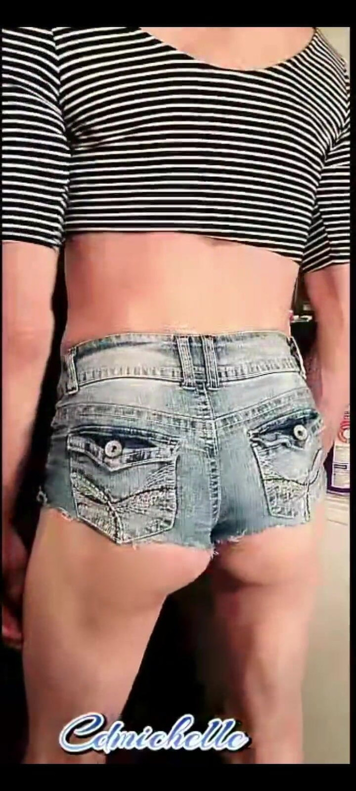 Cd Michelle lingerie: Cdmichell cebimden sarkan yarakla ekin üst ve göt şort giyiyor k hangin