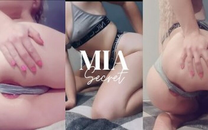 xMiaSecretx: Anal-training! Ich liebe es, meinen arsch für dich zu dehnen