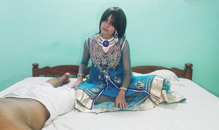 Bolly Karma: Interaksi seksual pertama nafsu kasar